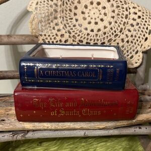ONE DESIGN CHRISTMAS STACKED BOOK CANDLE A CHRISTMAS CAROL SANTA CLAUS NWT